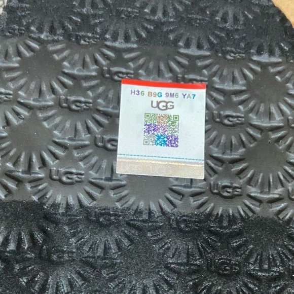 UGG girls Black Sandals with Logo Strap Sz 3 NWT - Picture 7 of 7